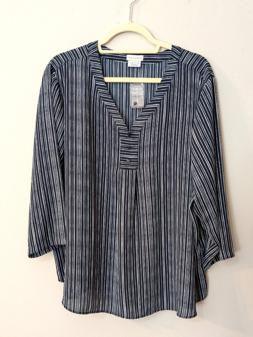 NWT Van Heusen Women’s Navy/White Striped Blouse – Size XXL